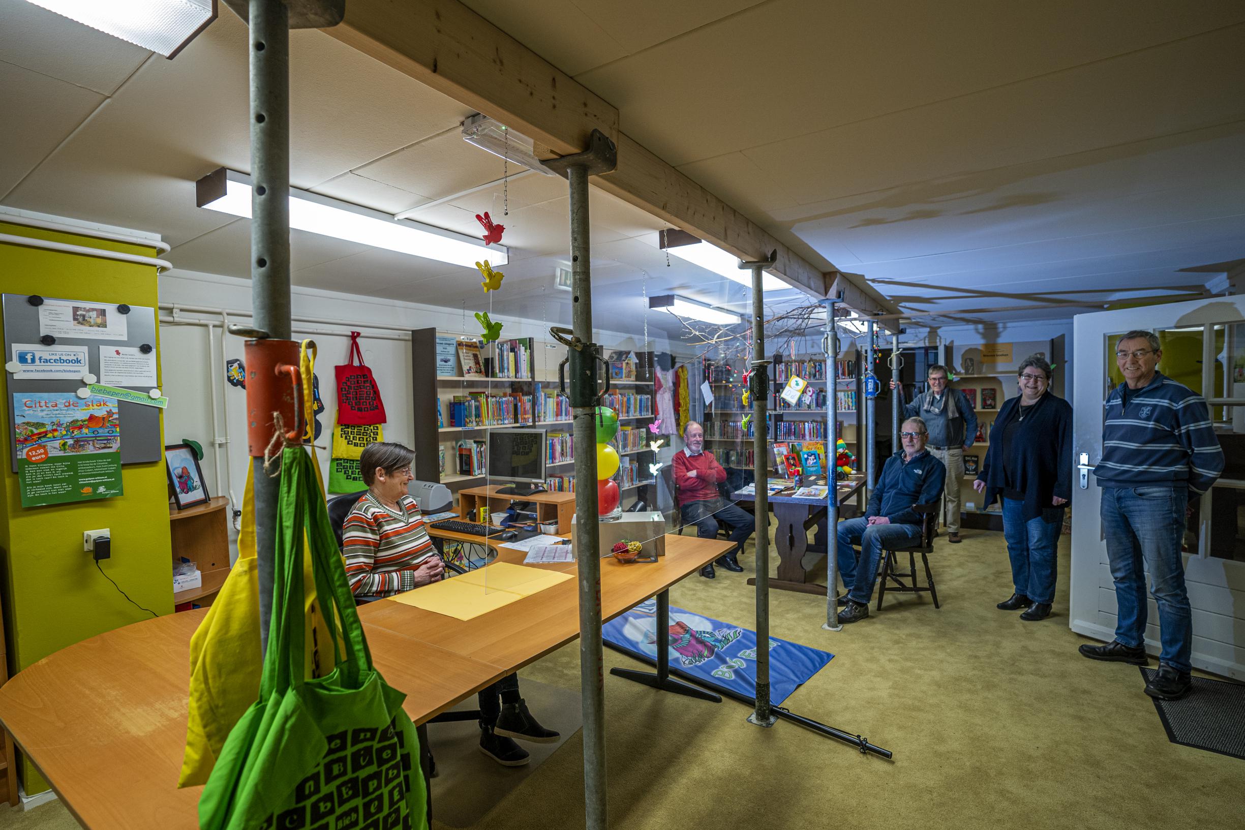 Patronaat van Epen kraakt en piept, plafond bibliotheek moet gestut worden: ‘Het kan zo echt niet me
